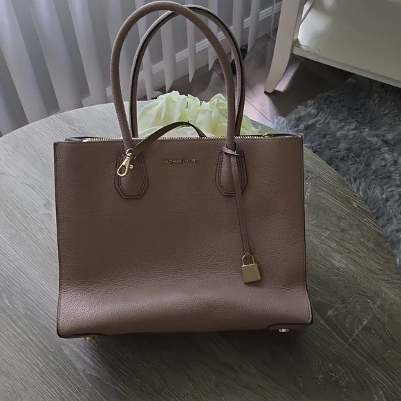 Michael kors purse - Picture 7 of 7